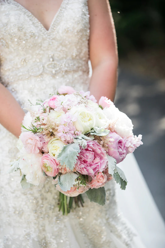 Flower Bouquets for Weddings Trends and Tips for Brides